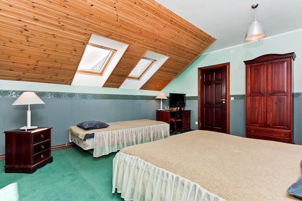 Veskisilla Hotel Türi Zewnętrze zdjęcie