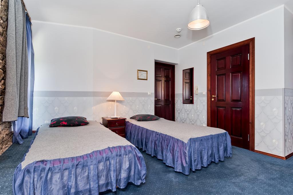 Veskisilla Hotel Türi Zewnętrze zdjęcie