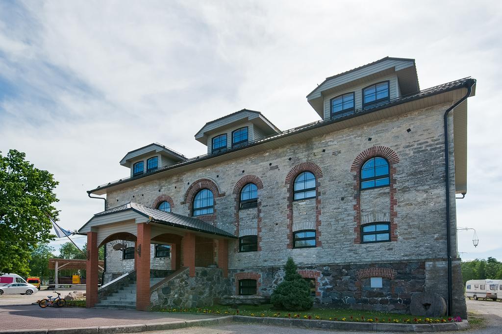 Veskisilla Hotel Türi Zewnętrze zdjęcie